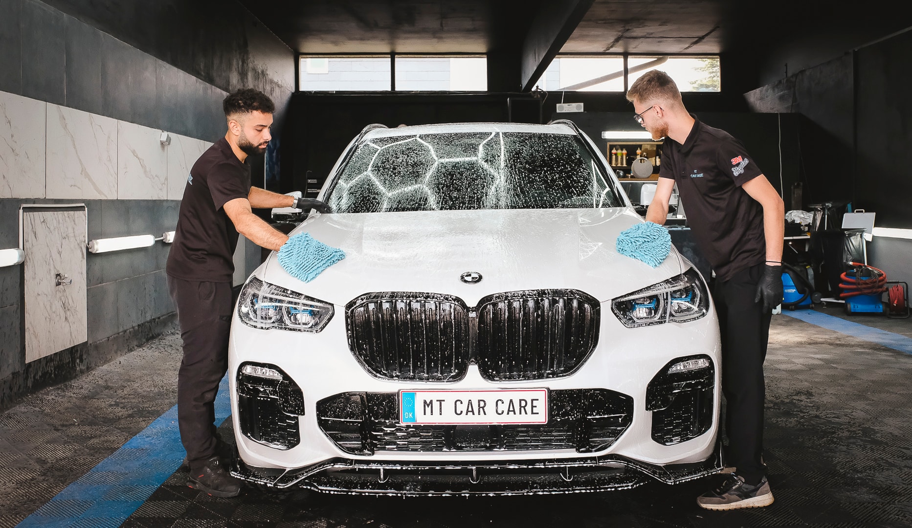 Komplet bilpleje hos MT Car Care ApS i Farum - få bilen til at stråle!
