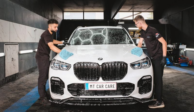 Komplet bilpleje hos MT Car Care ApS i Farum - få bilen til at stråle!