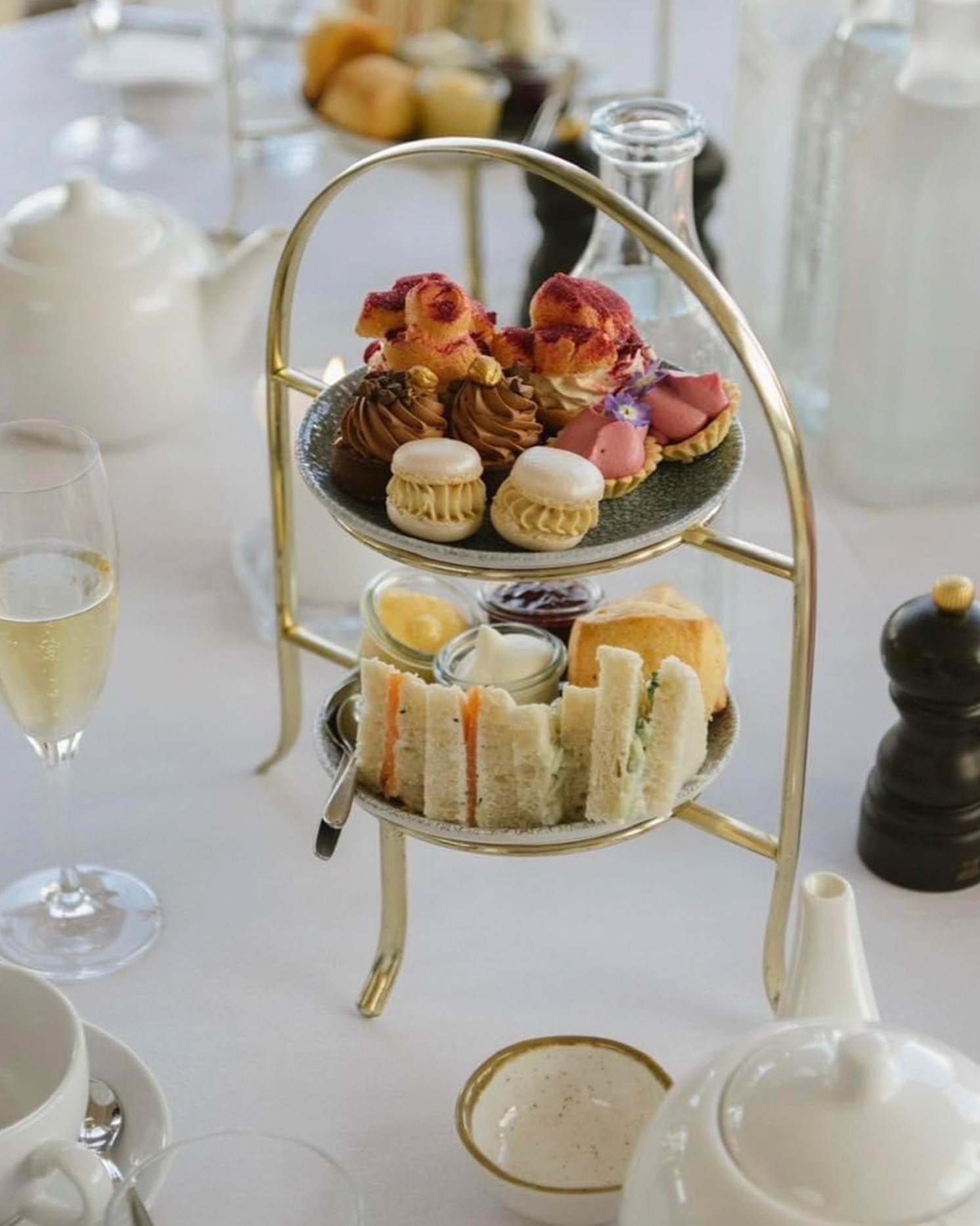 Forkæl dig selv med Afternoon Tea & Pool Club i Marienlyst!