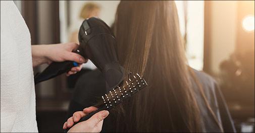 Dameklip med vask, føn og olaplex-behandling