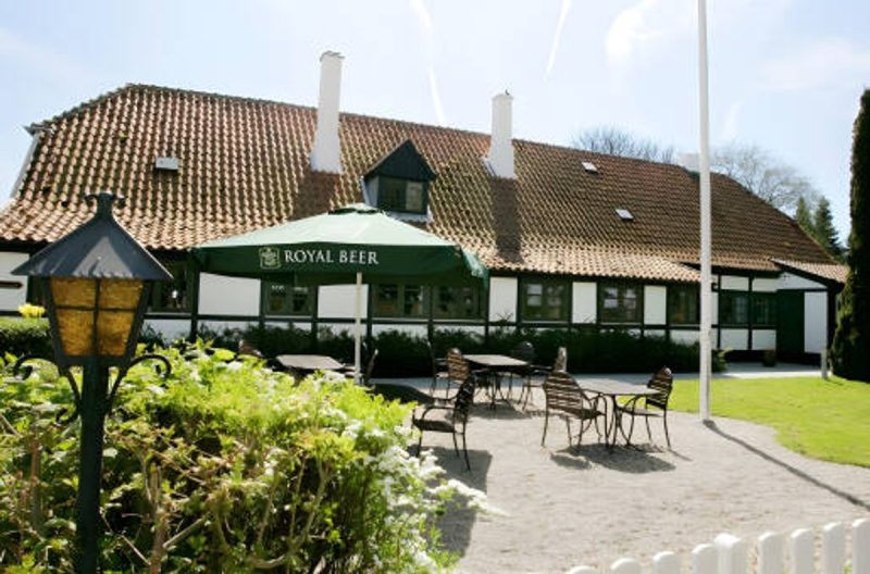 Ophold med morgenmad og 2-retters menu på The Cottage