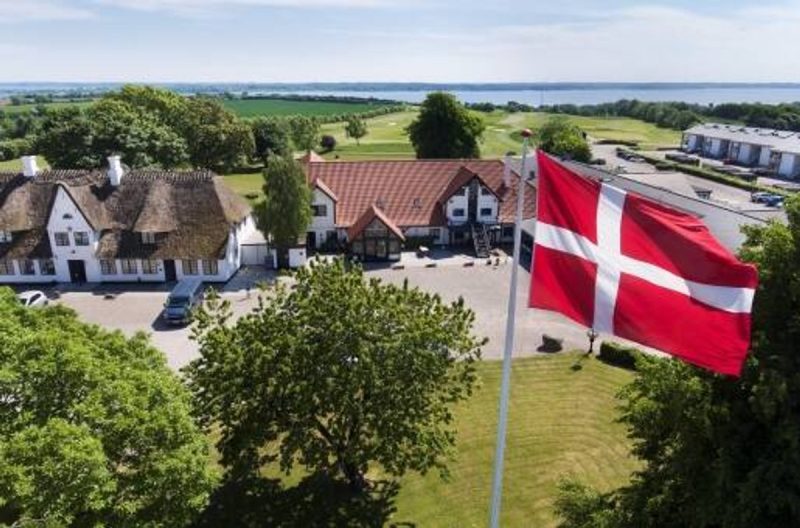 Overnatning med 3-retters menu hos Sivgården Boutique Hotel