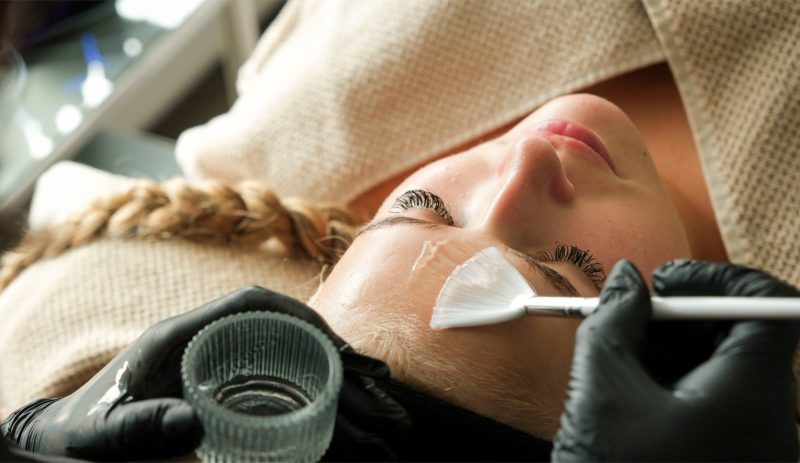 Få glød med Tri-Wave MD og Pro Power Peel hos Art of Wellness Aps