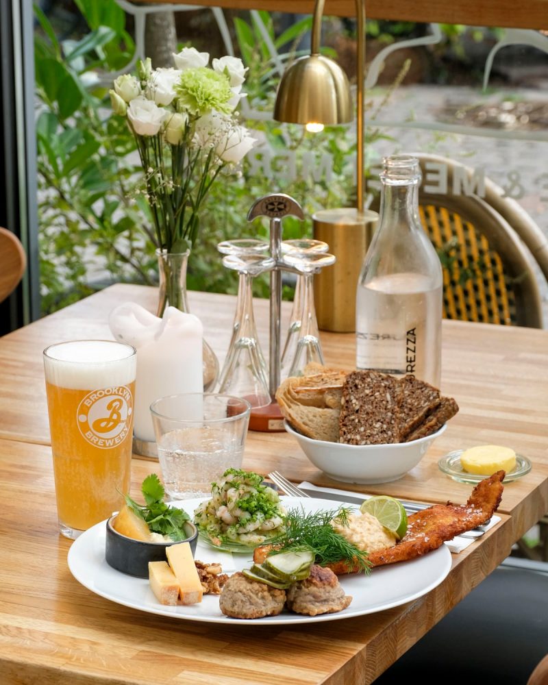 Frokostplatte hos FRB Rådhuskælder på Frederiksberg