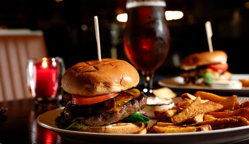 Valgfri Burgermenu hos La Viva - Spar 50% flere steder i DK