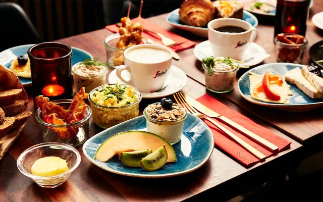 Brunch med 5 valgfri retter
