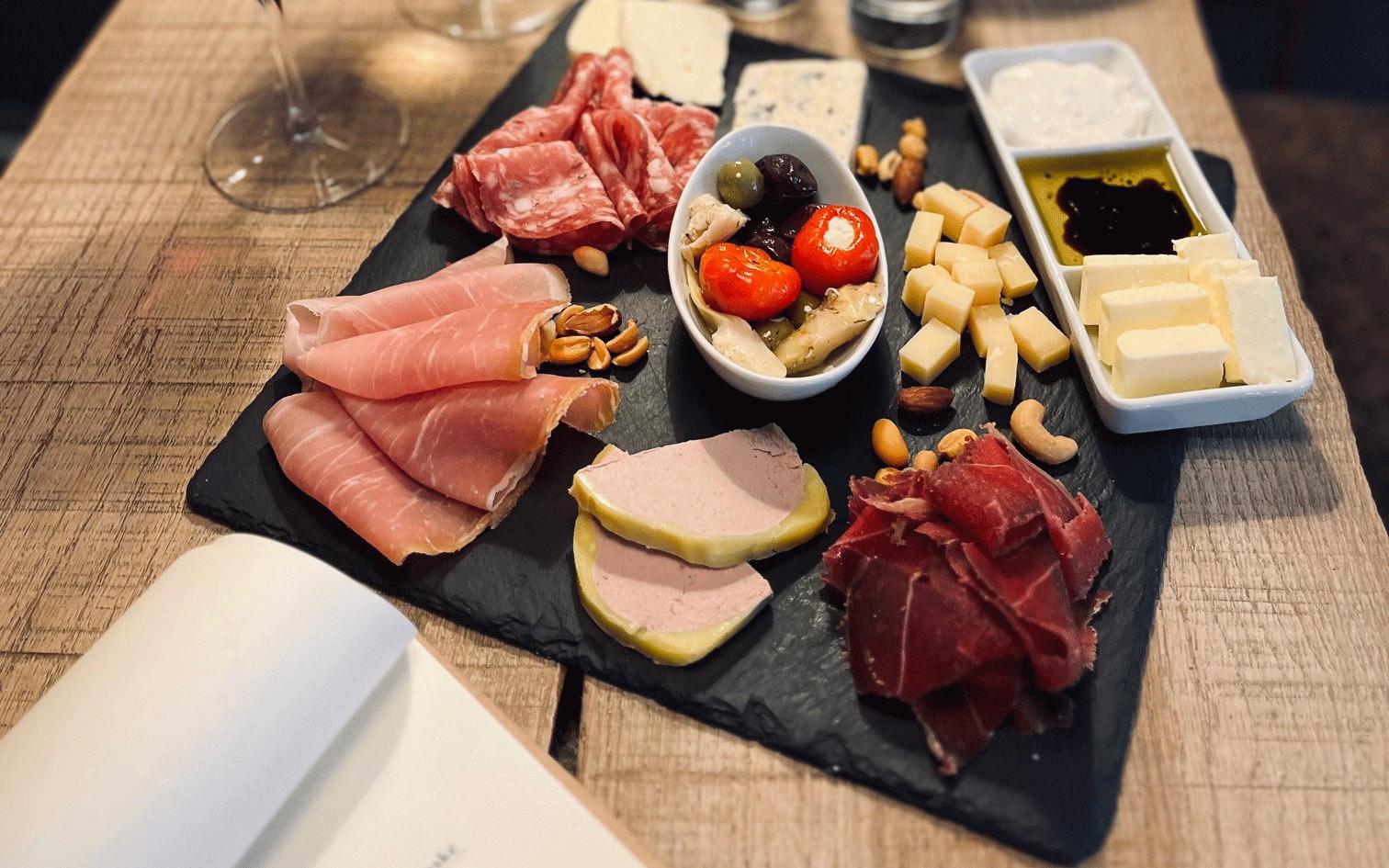 Deal på Tapas og vin - til 2