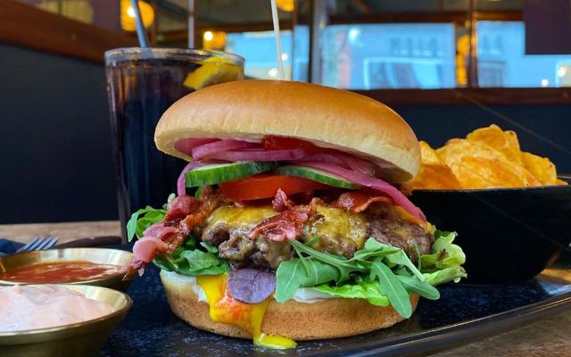 Burger med nachos