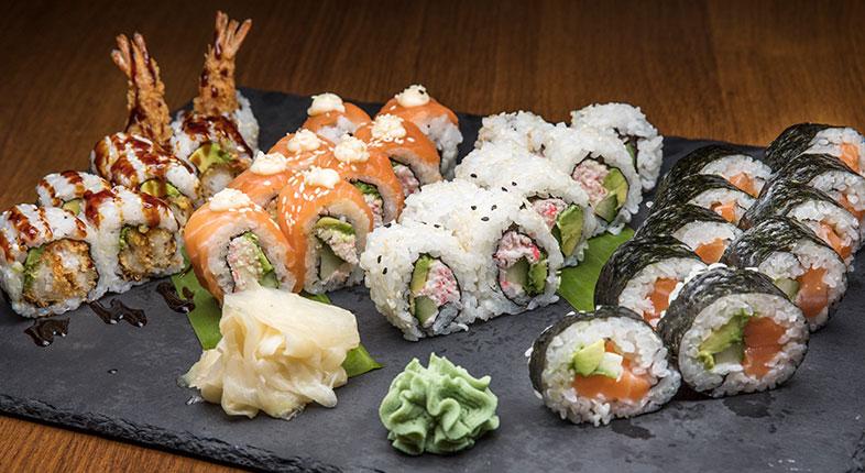 46 stykker lækker sushi ud-af-huset