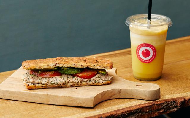 1 valgfri sandwich eller skål og 1 valgfri juice
