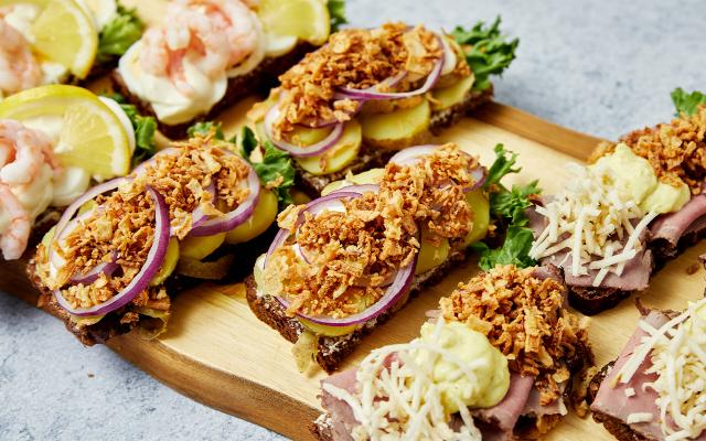 12 stk. frisksmurte smørrebrød