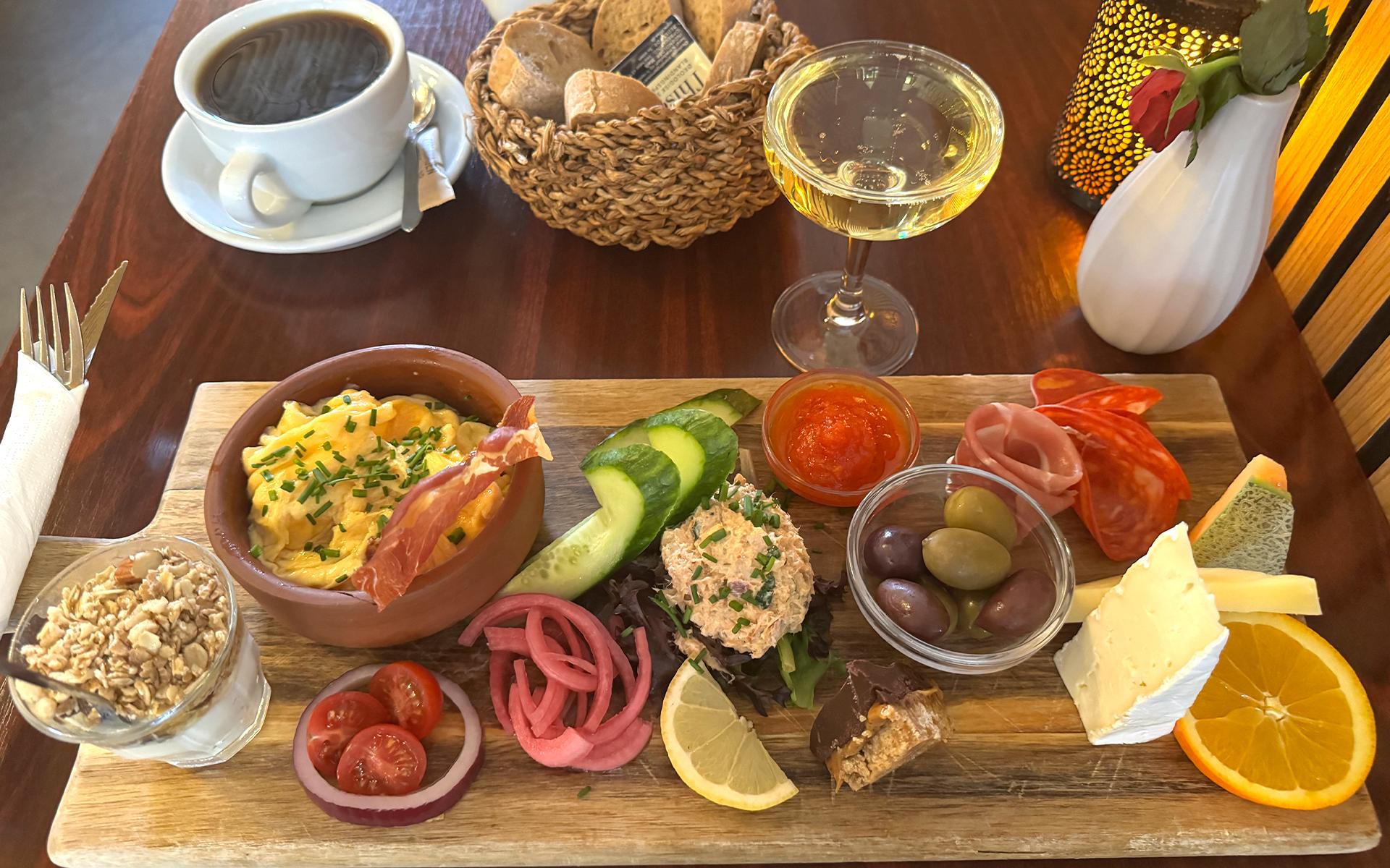 Brunch med et glas bobler