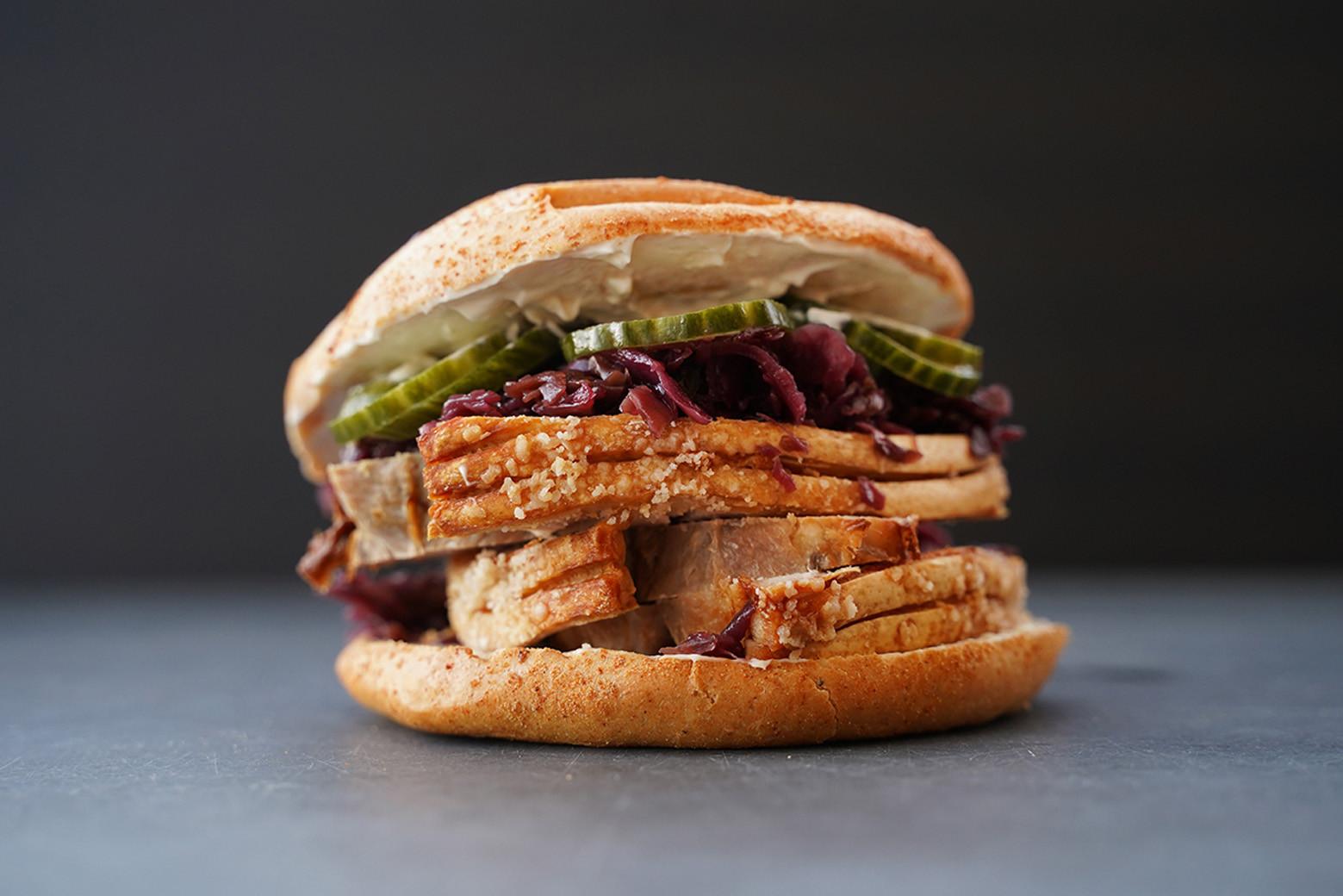 Dobbelt flæskestegssandwich 