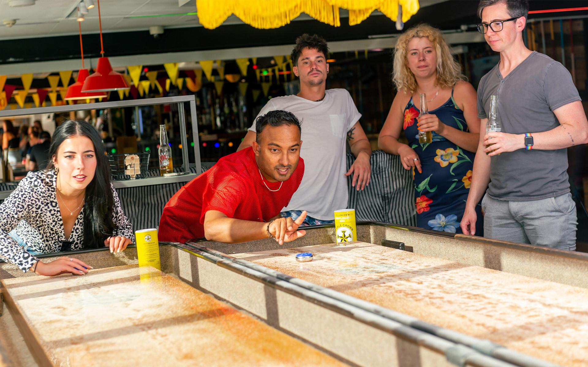 Deal på Shuffleboard og cheeseburger