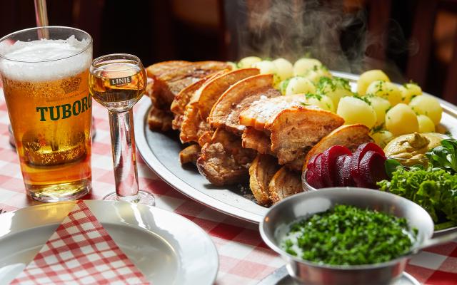Stegt flæsk ad libitum på Klubben