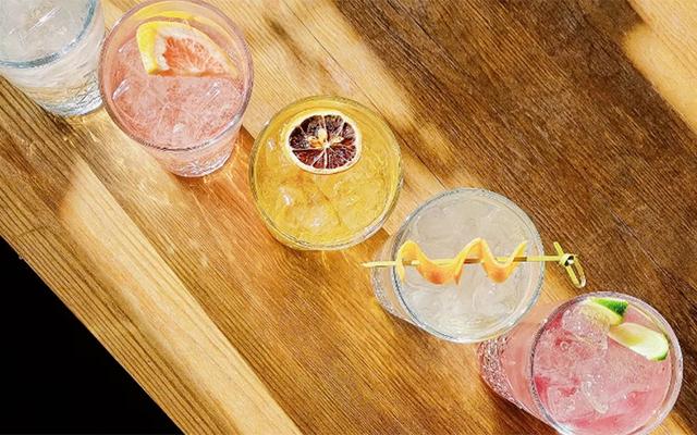 2 valgfri drinks hos mystiske Upstairs