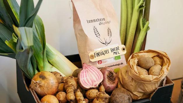 Kurve med gourmet-lækkerier fra Naturlig Høst