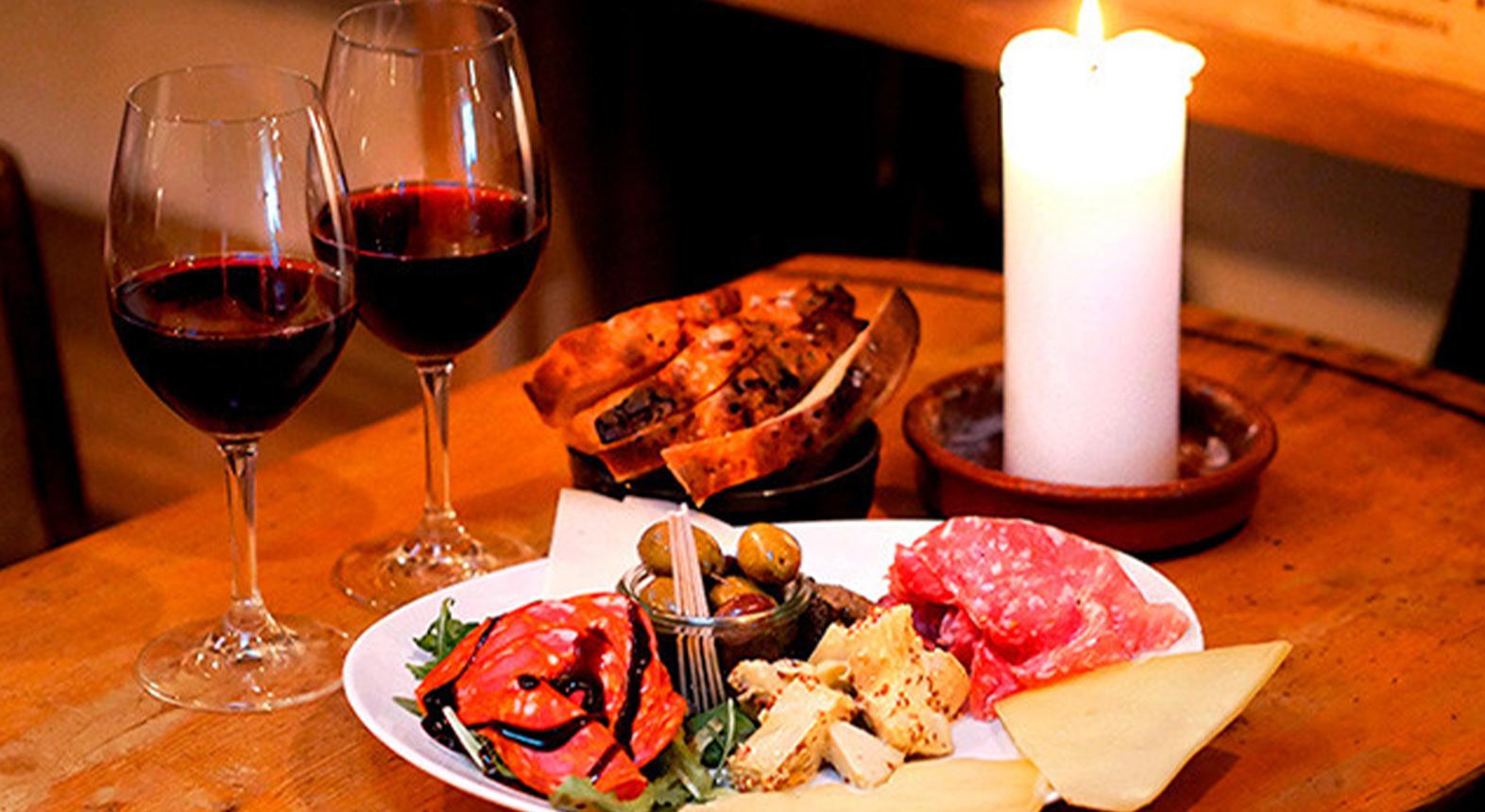 Vin og tapas på café - til 2   velanmeldt