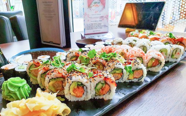 Takeaway: 52 stykker sushi 