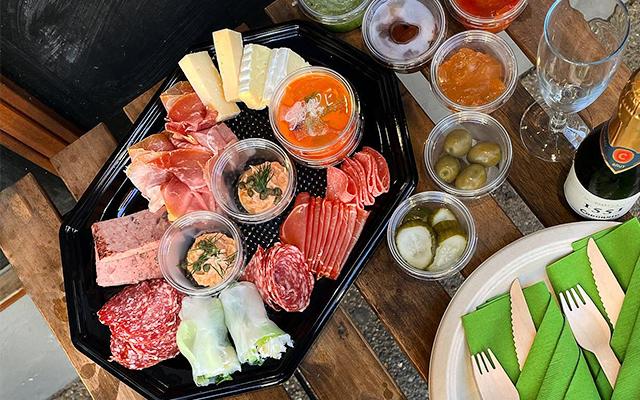 2-retters med Gazpacho og tapas 
