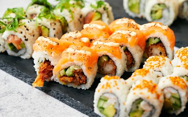 Hent en menu med 32 eller 47 stykker sushi