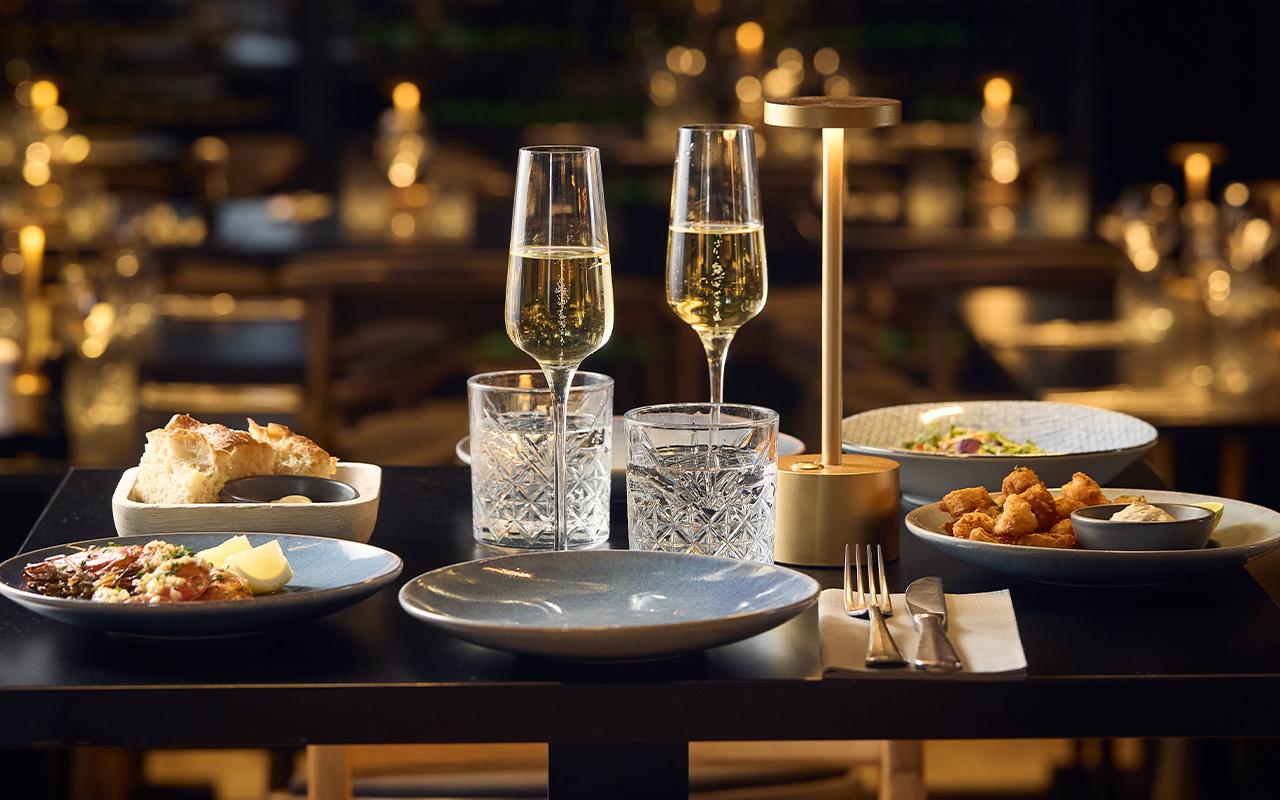 Skaldyrsmenu og en flaske cava