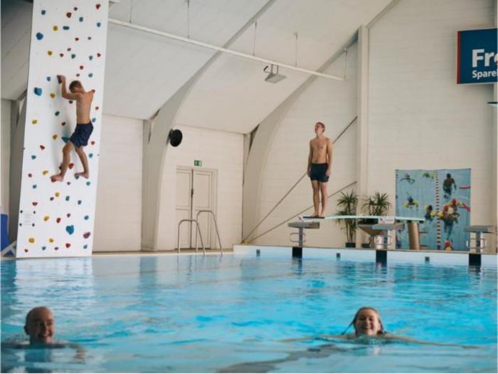 Familieophold med bowling og mad - for 4