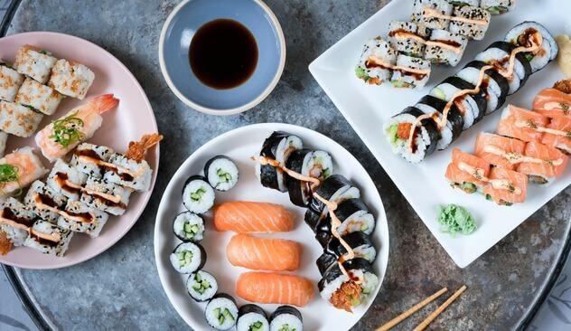 38 eller 57 stk. sushi - nok til 3-4 personer
