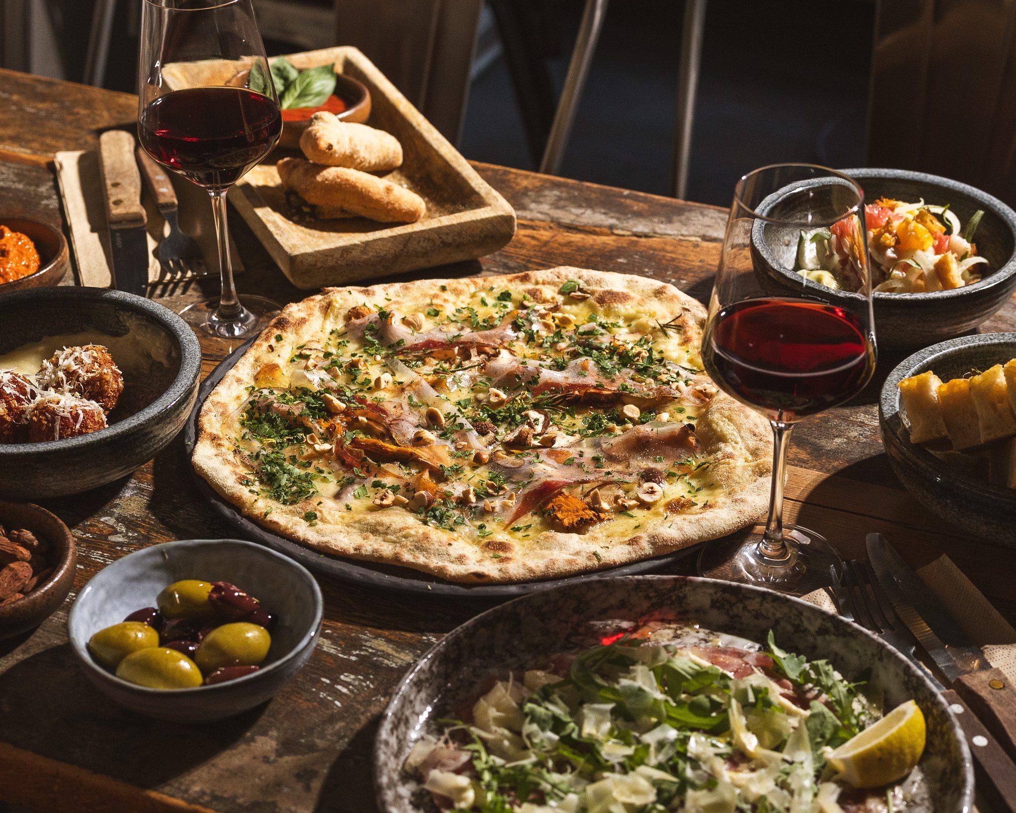 Antipasti og pizza