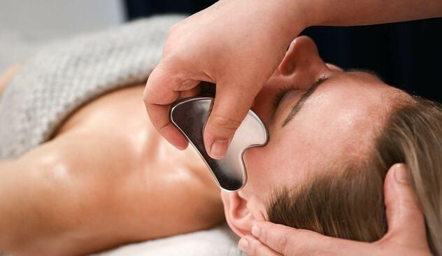 Gua Sha-ansigtsbehandling
