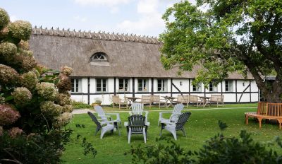 Ophold med morgenmad på Kirsebærkroen mellem skov og fjord
