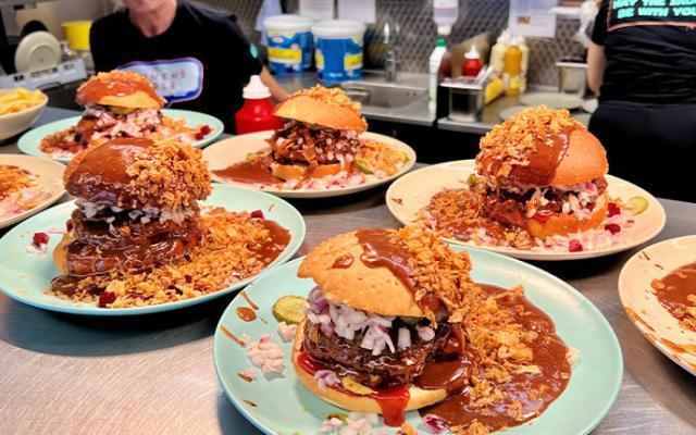 2 x bøfsandwich med fritter