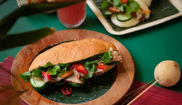 Bestseller: Valgfri Bánh Mi / 2 Bánh Baos 
